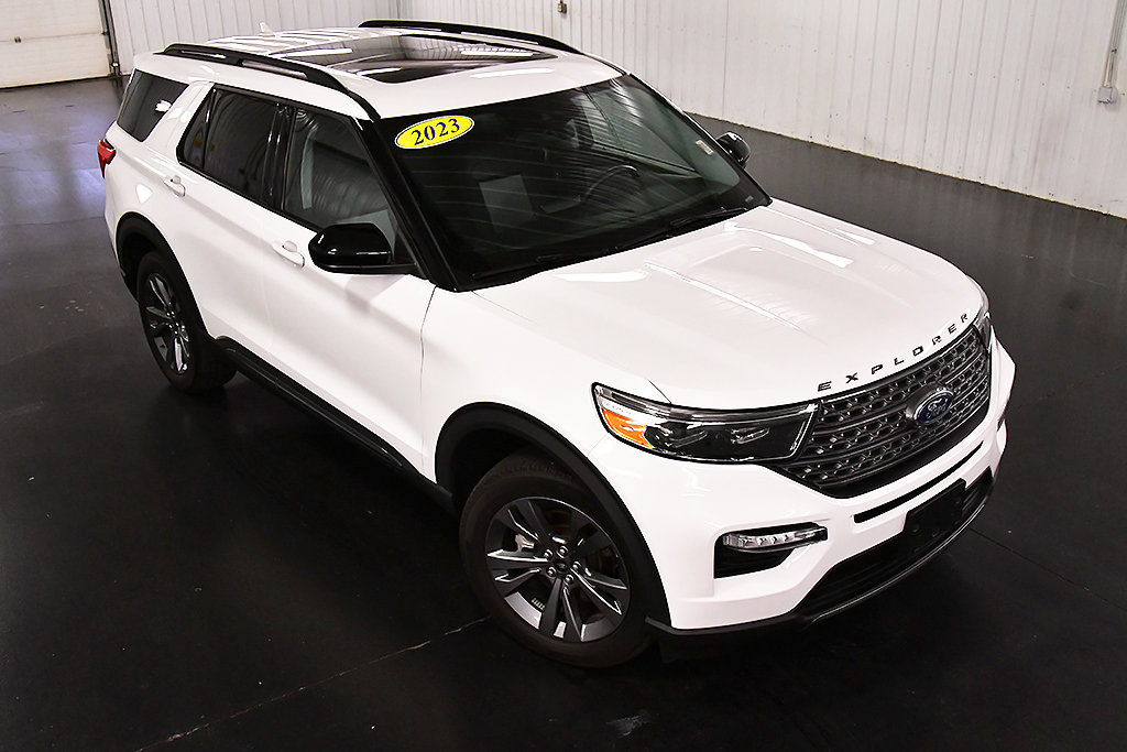 Used 2023 Ford Explorer XLT w/ Equipment Group 202A AWD/4WD image 12