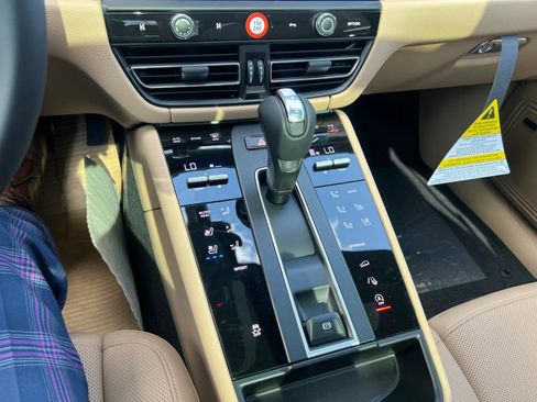 Certified 2025 Porsche Macan image 21
