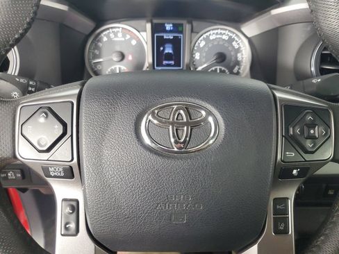 Used 2018 Toyota Tacoma SR5 RWD image 21