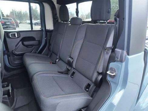 Used 2024 Jeep Gladiator Sport image 21