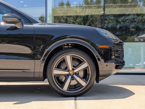 Certified 2025 Porsche Cayenne Coupe image 11