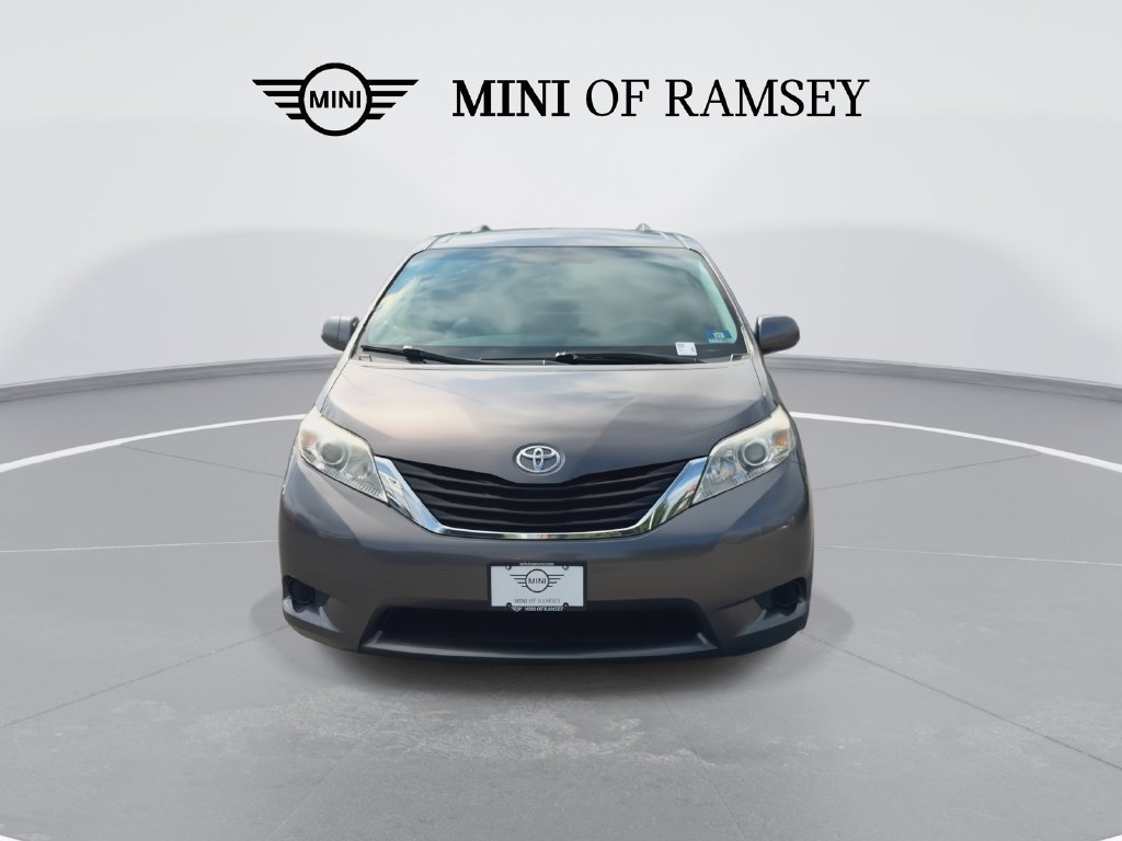 Used 2012 Toyota Sienna LE FWD image 3