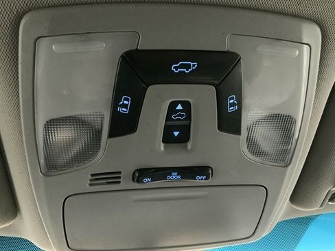 Used 2015 Toyota Sienna XLE image 31