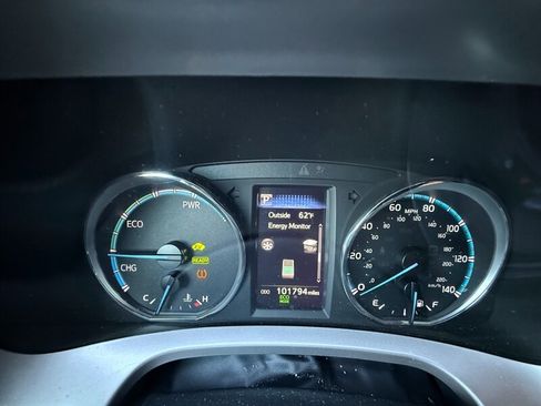 Used 2018 Toyota RAV4 LE image 20