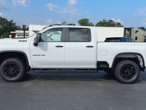 Used 2024 Chevrolet Silverado 2500 LT AWD/4WD image 5