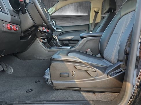 Used 2022 Chevrolet Colorado Z71 AWD/4WD image 27