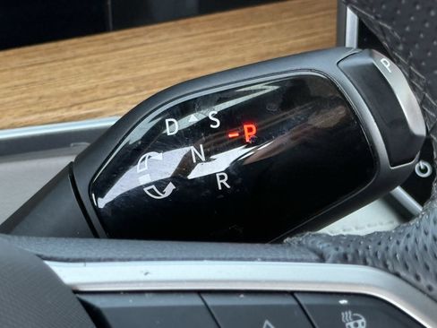 Used 2025 Volkswagen Tiguan SEL R-Line AWD/4WD image 21
