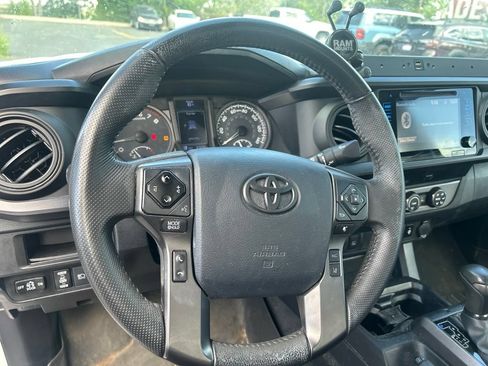 Used 2019 Toyota Tacoma TRD Off-Road AWD/4WD image 19