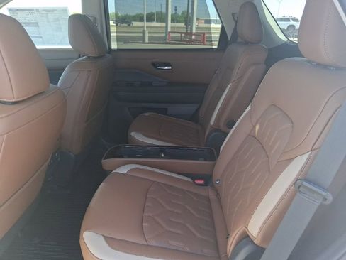New 2026 Nissan Pathfinder Platinum AWD/4WD image 33