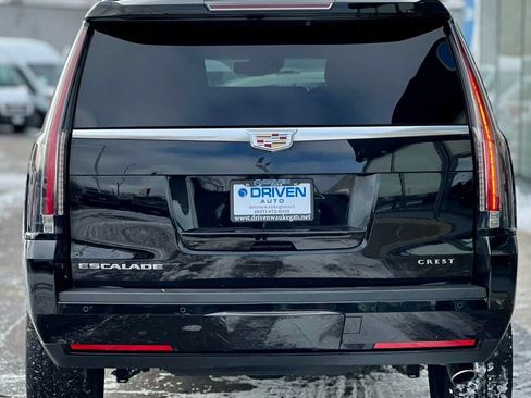 Used 2015 Cadillac Escalade Premium image 4