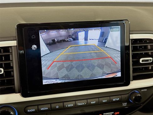 Certified 2025 Hyundai Venue Limited FWD image 16