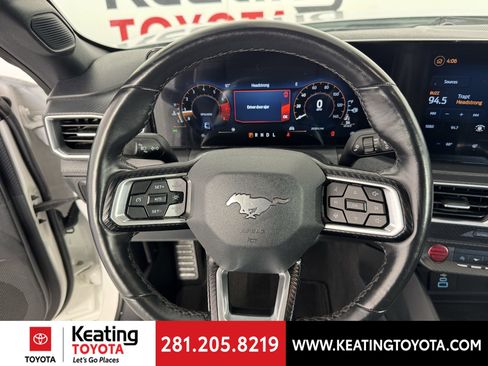 Used 2025 Ford Mustang Premium RWD image 25