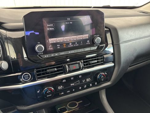Used 2024 Nissan Pathfinder SV AWD/4WD image 3