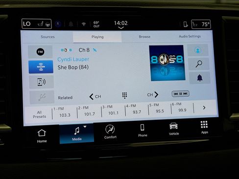 Used 2025 Chrysler Pacifica Select FWD image 9