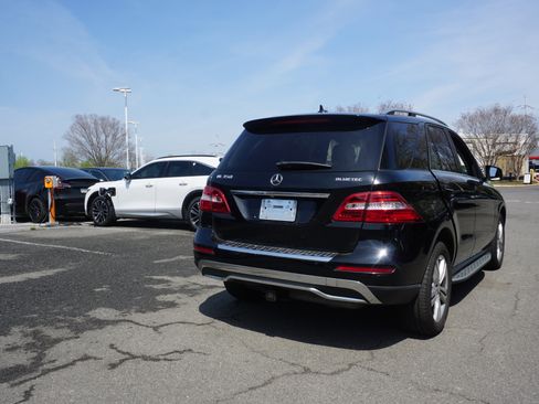 Used 2014 Mercedes-Benz ML 350 BlueTEC 4MATIC image 3