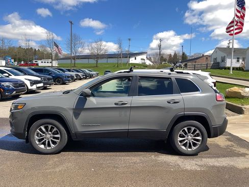 Used 2021 Jeep Cherokee Latitude Plus image 3