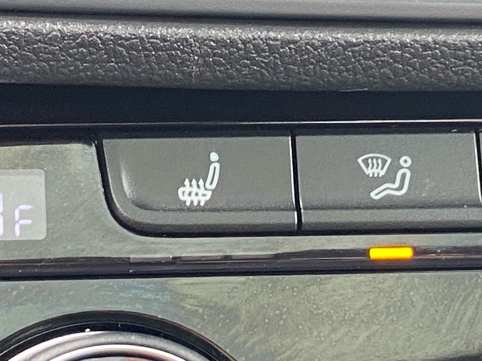 Certified 2022 Volkswagen Jetta SE w/ Panoramic Sunroof Package FWD image 17