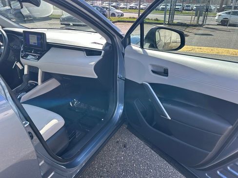 Certified 2025 Toyota Corolla Cross L image 15