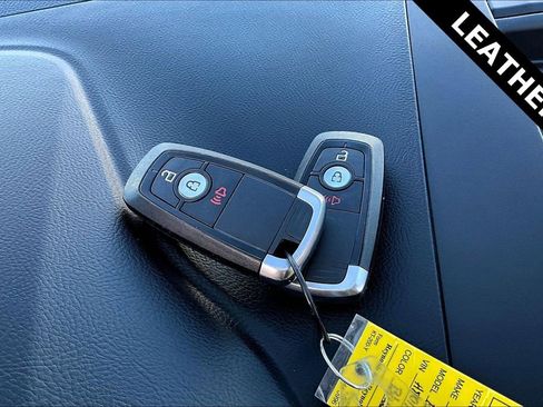 Used 2024 Ford Edge SEL image 33