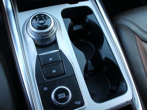 Used 2021 Ford Explorer King Ranch w/ Premium Technology Package image 23