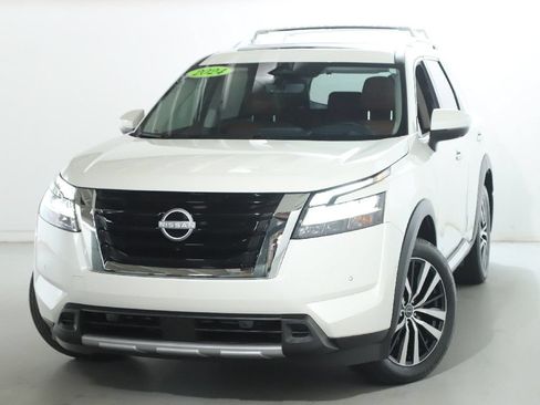 Certified 2024 Nissan Pathfinder Platinum w/ Cargo Package AWD/4WD image 5
