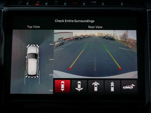 Used 2023 Jeep Grand Cherokee Limited w/ Luxury Tech Group II image 15