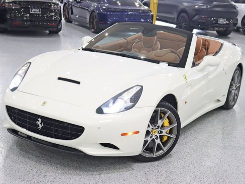 Used 2011 Ferrari California RWD image 7