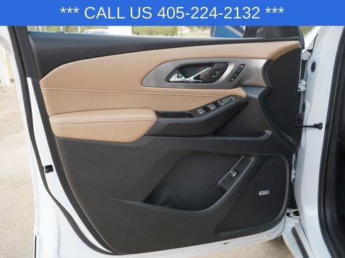 Used 2023 Chevrolet Traverse Premier FWD image 17