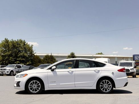Used 2019 Ford Fusion SE FWD image 9