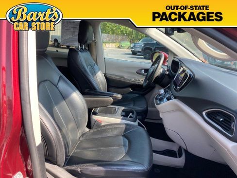 Used 2022 Chrysler Pacifica Touring-L FWD image 15