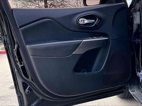 Used 2019 Jeep Cherokee Limited w/ Technology Group image 21