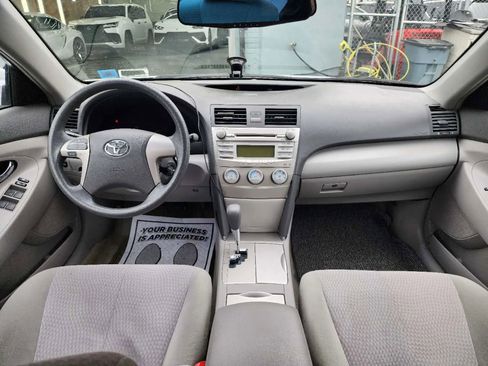 Used 2010 Toyota Camry image 4