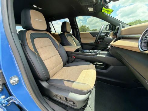 Used 2025 Chevrolet Equinox ACTIV w/ Safety and Technology Package image 31