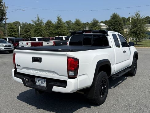 Used 2019 Toyota Tacoma SR w/ SX Package image 6