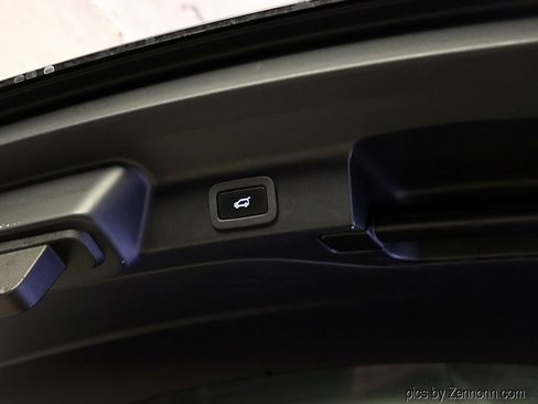 Used 2020 Jaguar F-PACE S image 32