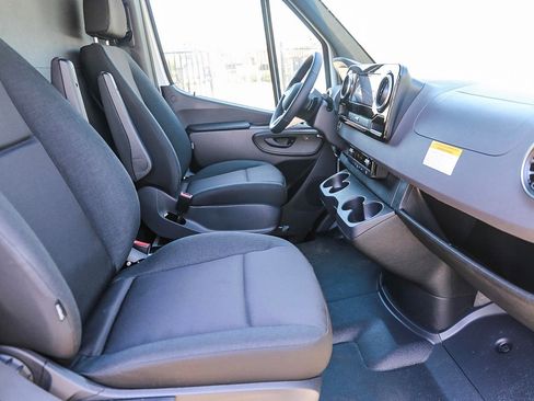 New 2024 Mercedes-Benz eSprinter 170 Cargo image 15