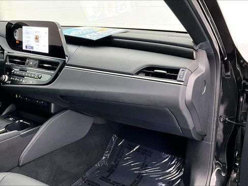 Used 2025 Lexus ES 300h w/ Premium Package image 19