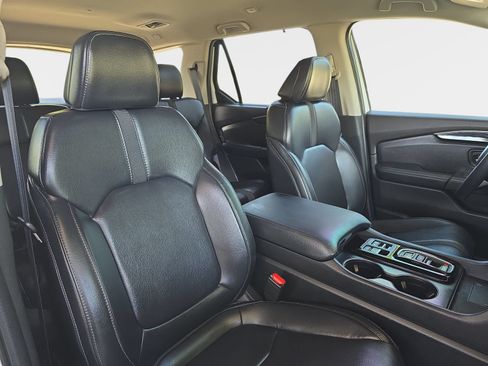 Certified 2025 Honda Pilot EX-L image 10