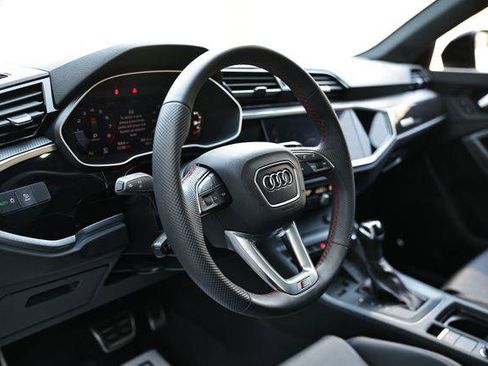 Certified 2025 Audi Q3 2.0T Premium Plus image 19