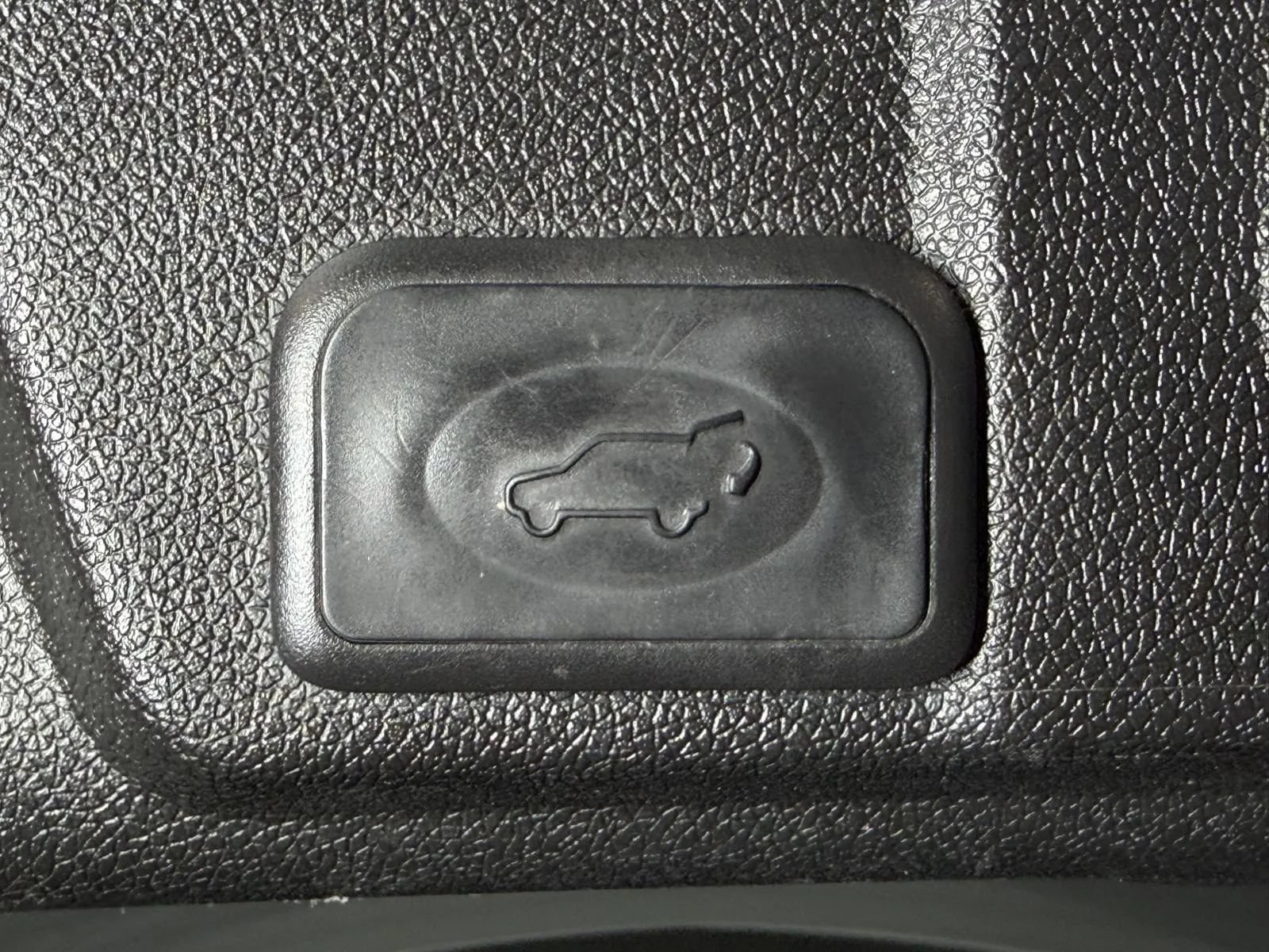 Used 2017 Chevrolet Traverse Premier FWD image 16
