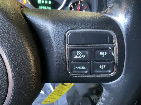 Used 2014 Jeep Wrangler Unlimited Rubicon w/ Connectivity Group AWD/4WD image 30