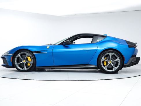 Certified 2025 Ferrari 12Cilindri RWD image 4