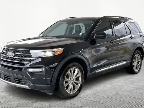 Used 2020 Ford Explorer XLT w/ Equipment Group 202A image 3