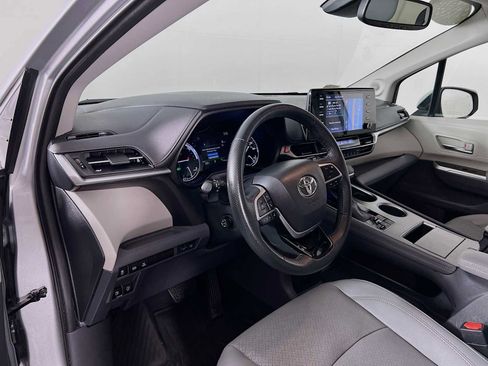 Used 2022 Toyota Sienna Limited AWD/4WD image 9