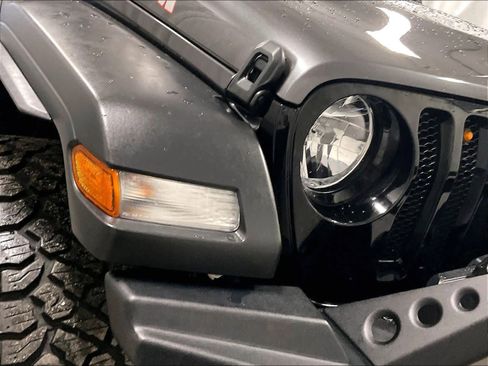 Used 2022 Jeep Wrangler Sport image 32