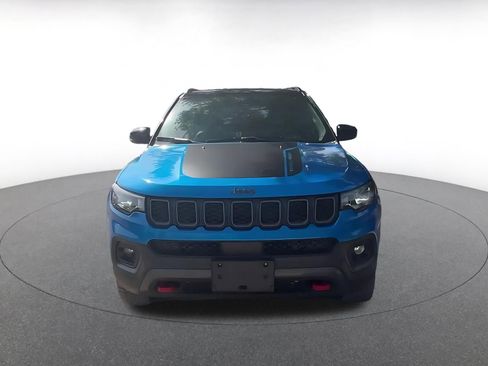 Used 2025 Jeep Compass Trailhawk AWD/4WD image 3