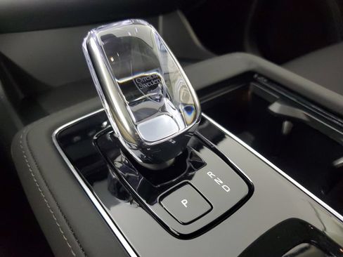 Certified 2025 Volvo XC90 T8 Plus w/ Protection Package Premier AWD/4WD image 30