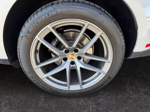 Used 2023 Porsche Macan w/ Premium Package Plus AWD/4WD image 14