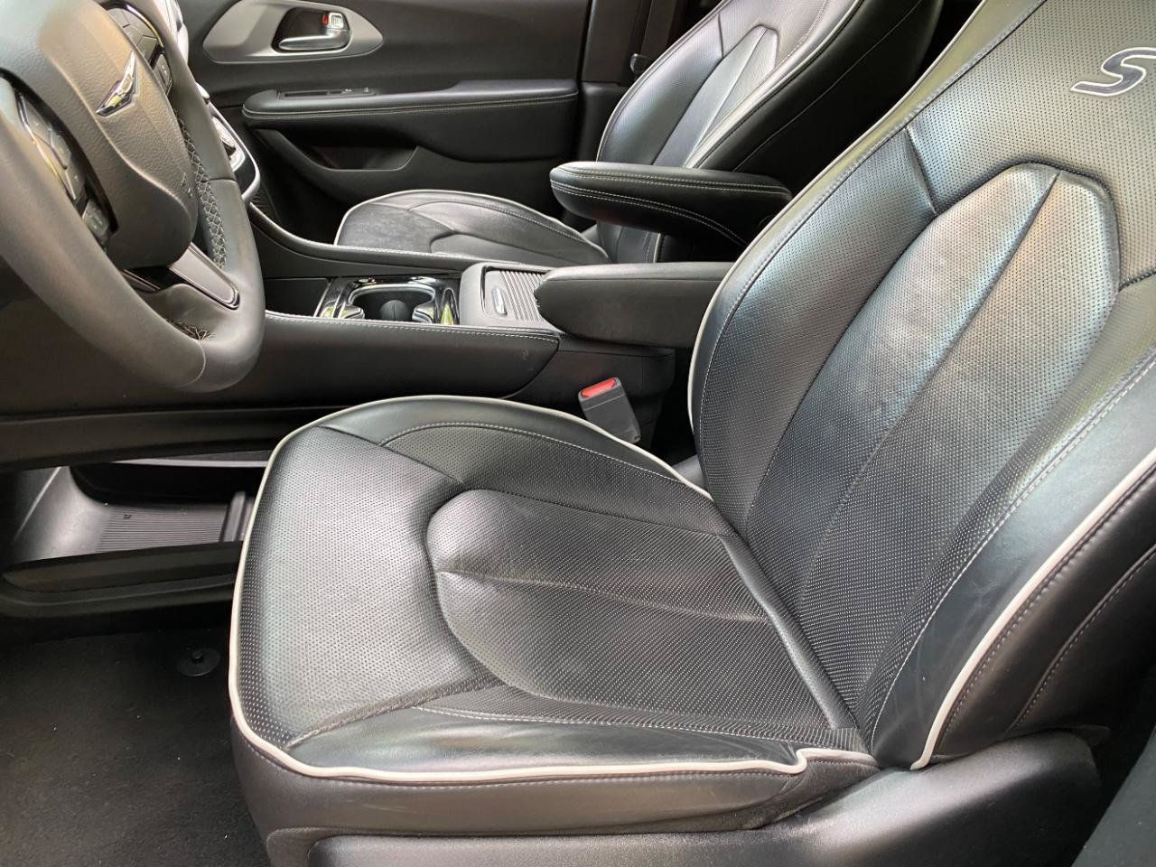Used 2025 Chrysler Pacifica Limited FWD image 25