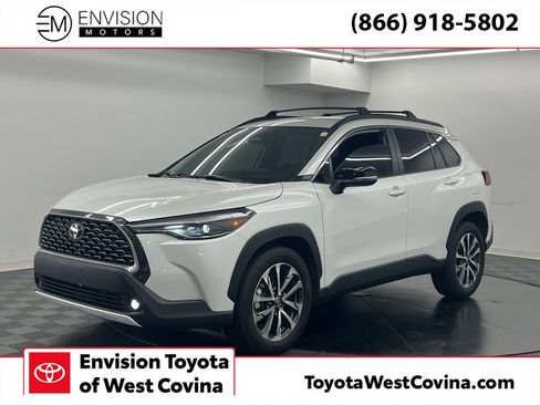 Used 2025 Toyota Corolla Cross XLE image 1